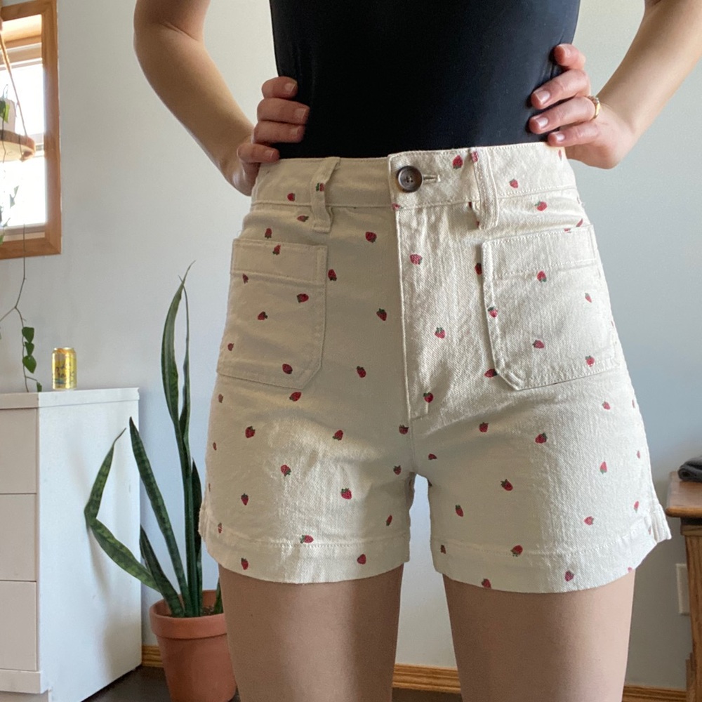 Madewell high-waisted strawberry 🍓 shorts